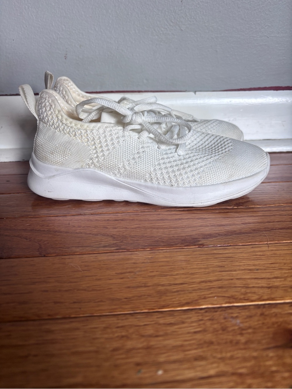Kids Lightweight Knit Sneakers - White, Sz 4